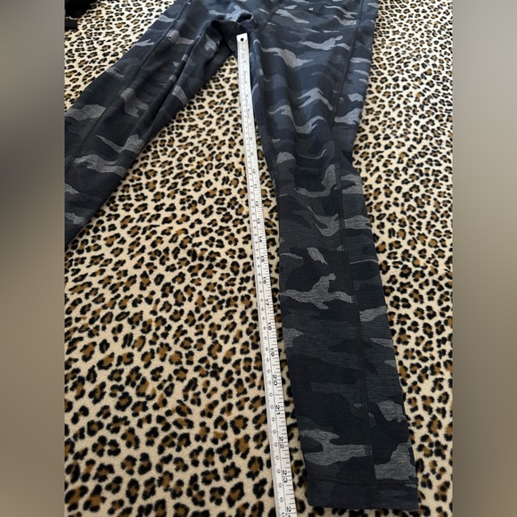 Athleta Ultimate Camo 7/8 Tight Stash Leggings with pocket - Picture 8 of 9